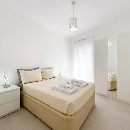 Apartment Modern In The Heart Of #1942