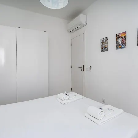 Modern In The Heart Of #1942 * Lagos